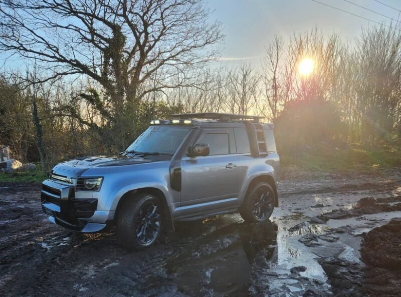 Gloss Black Front A Bar for Defender L663