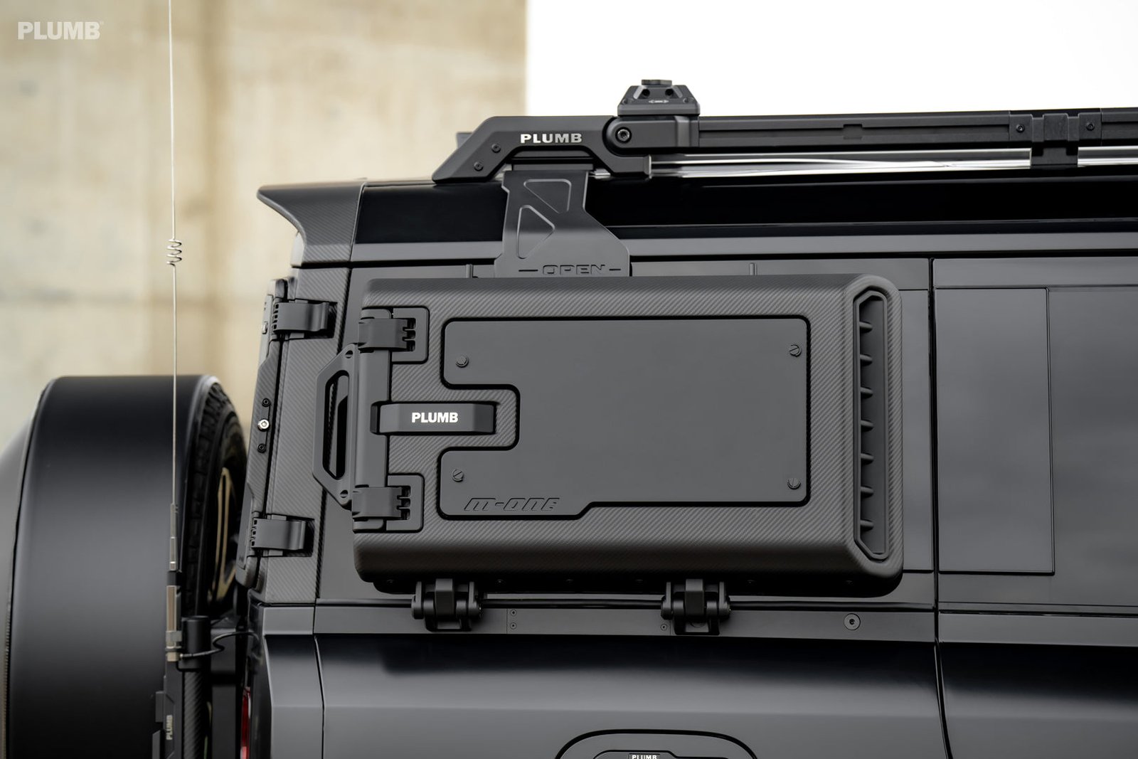 1715179238 429 PLUMB quotM onequot dry carbon side case equipment set