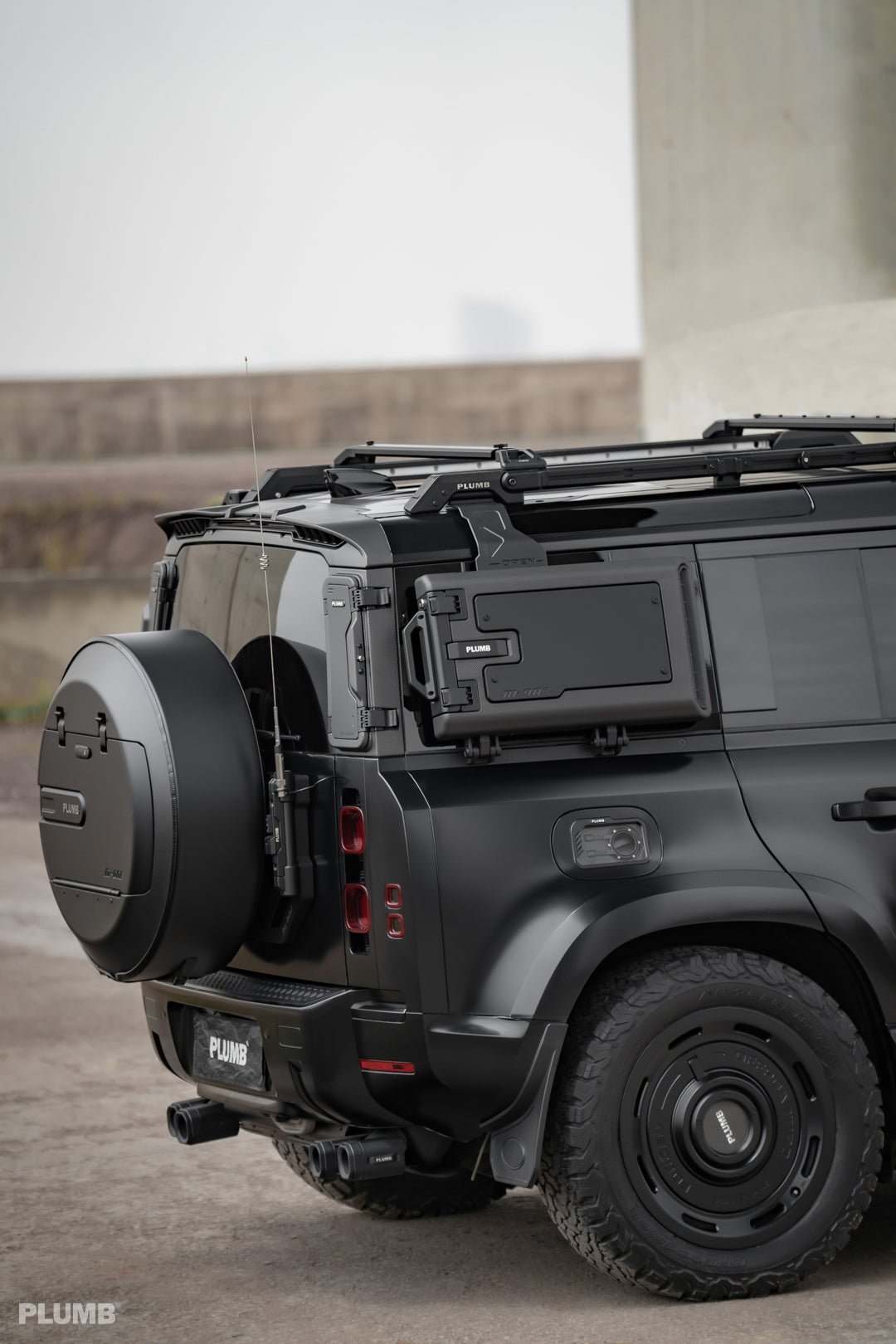 1715179239 108 PLUMB quotM onequot dry carbon side case equipment set